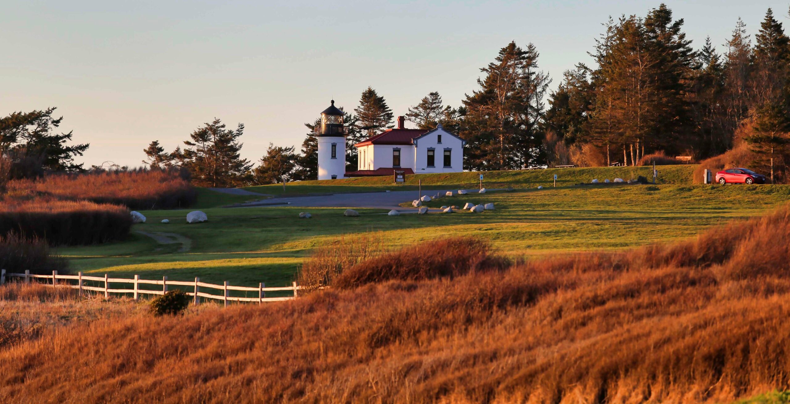 whidbey-telecom-admiralty-head-lighthouse